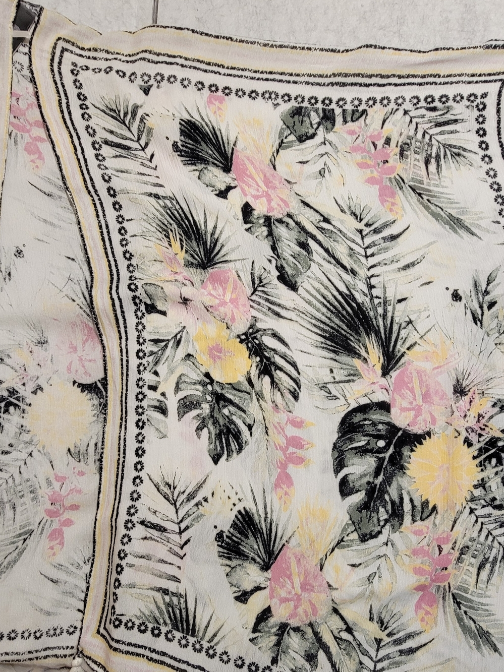 Vince Camuto White Woven Kimono Coverup with Black Palm Print and Yellow Accents - Picture 6 of 12